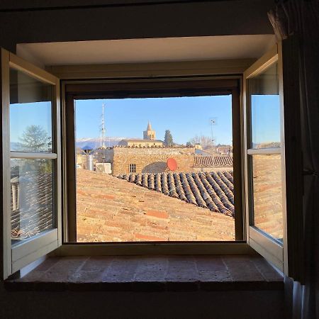 Hotel Palazzo Brunamonti Bevagna ภายนอก รูปภาพ