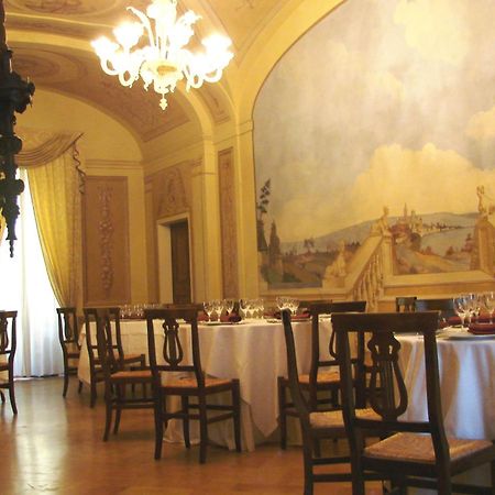 Hotel Palazzo Brunamonti Bevagna ภายนอก รูปภาพ