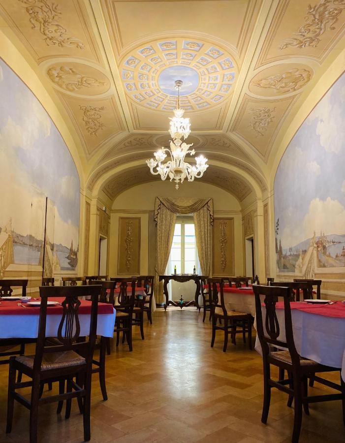 Hotel Palazzo Brunamonti Bevagna ภายนอก รูปภาพ
