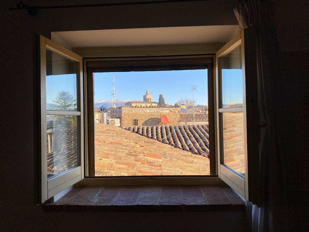 Hotel Palazzo Brunamonti Bevagna ภายนอก รูปภาพ