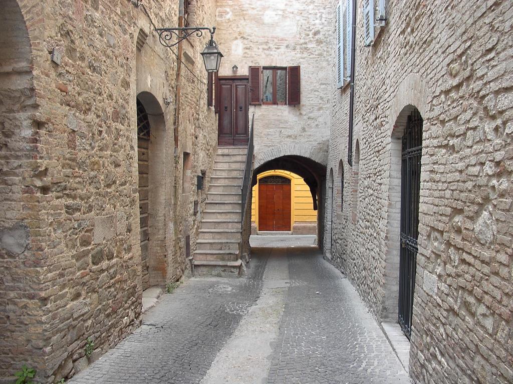 Hotel Palazzo Brunamonti Bevagna ภายนอก รูปภาพ