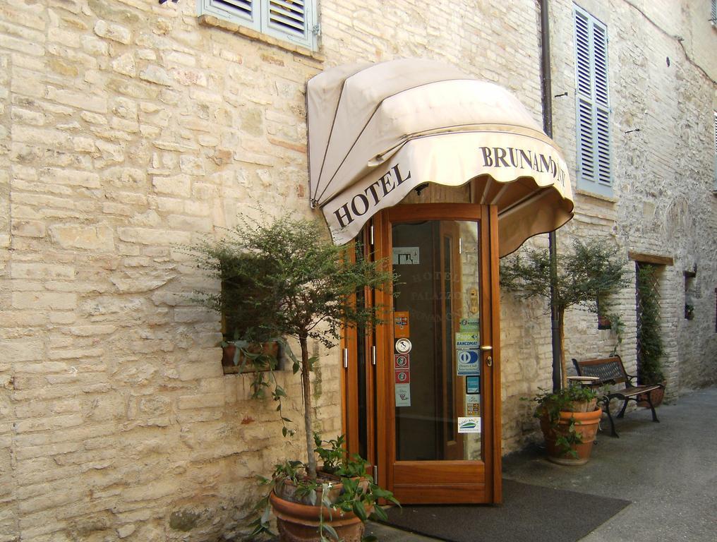 Hotel Palazzo Brunamonti Bevagna ภายนอก รูปภาพ