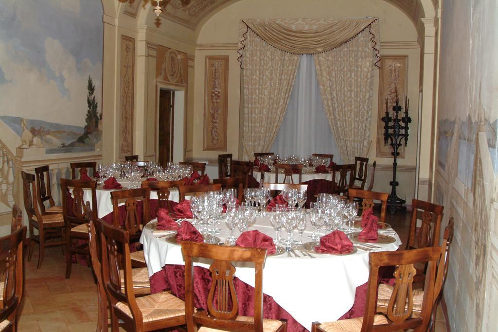 Hotel Palazzo Brunamonti Bevagna ภายนอก รูปภาพ