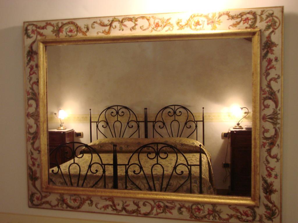 Hotel Palazzo Brunamonti Bevagna ภายนอก รูปภาพ