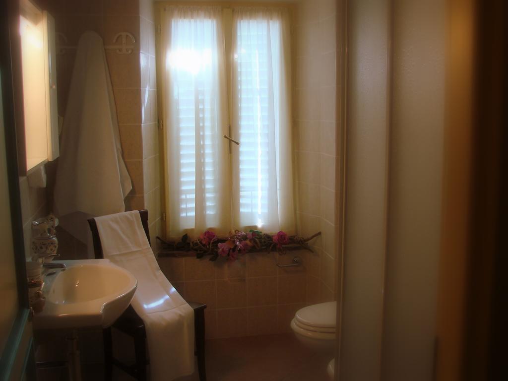 Hotel Palazzo Brunamonti Bevagna ภายนอก รูปภาพ