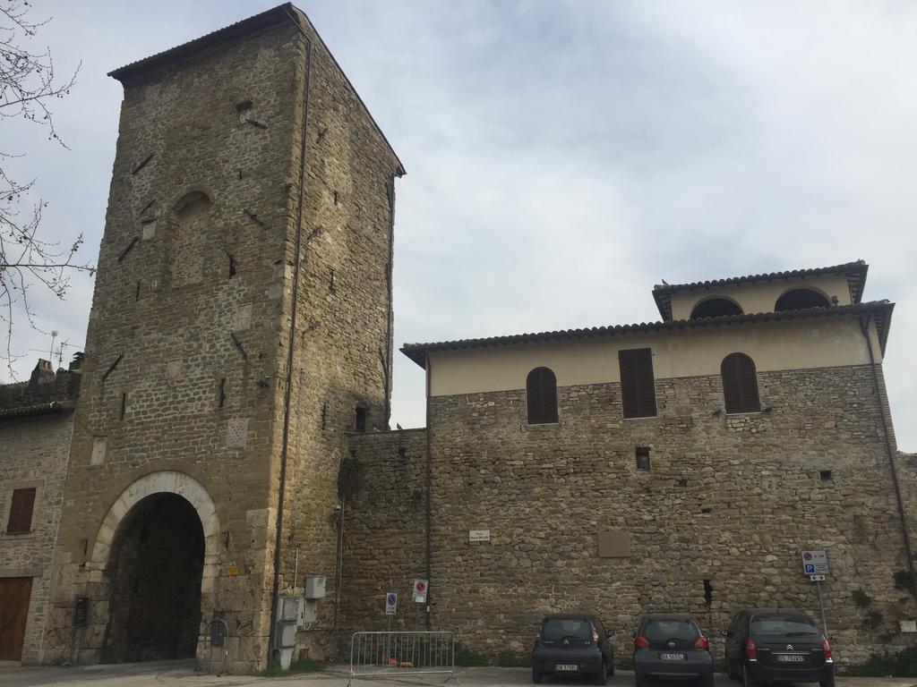 Hotel Palazzo Brunamonti Bevagna ภายนอก รูปภาพ