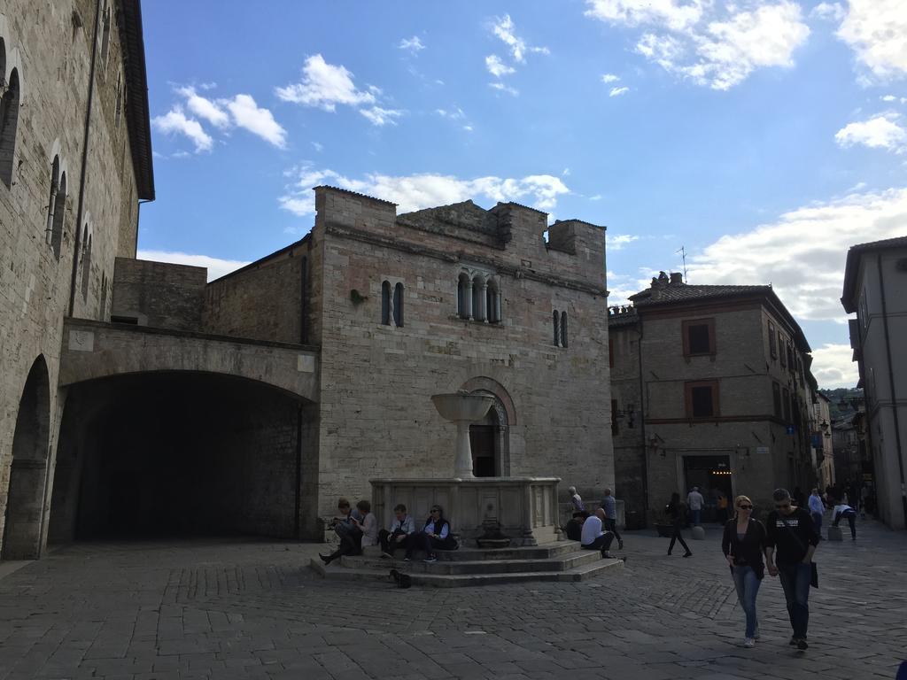 Hotel Palazzo Brunamonti Bevagna ภายนอก รูปภาพ
