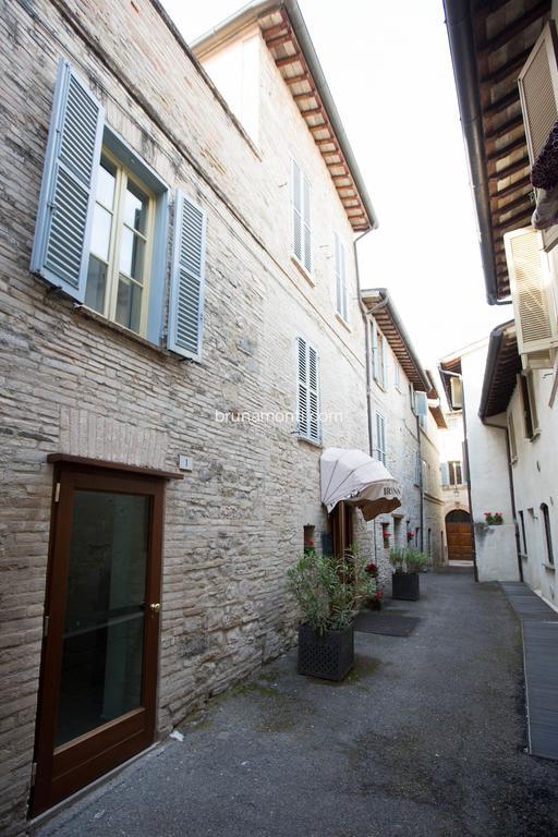 Hotel Palazzo Brunamonti Bevagna ภายนอก รูปภาพ