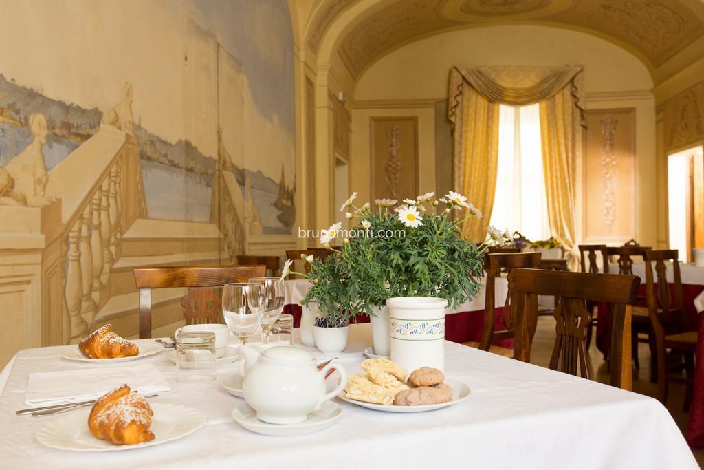 Hotel Palazzo Brunamonti Bevagna ภายนอก รูปภาพ