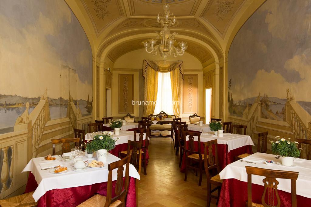 Hotel Palazzo Brunamonti Bevagna ภายนอก รูปภาพ