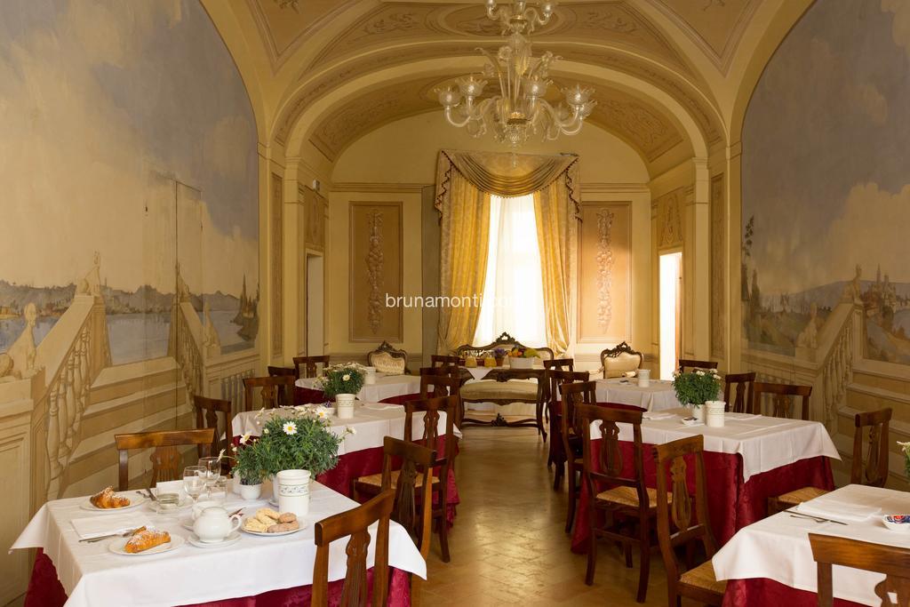 Hotel Palazzo Brunamonti Bevagna ภายนอก รูปภาพ