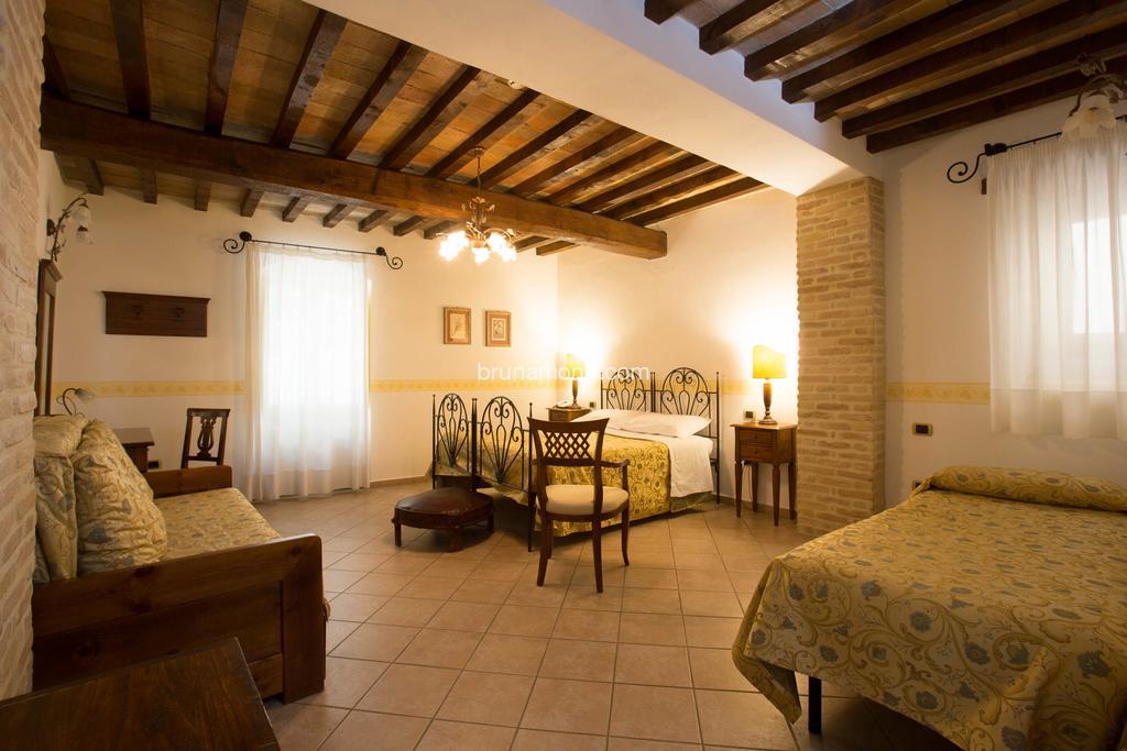 Hotel Palazzo Brunamonti Bevagna ภายนอก รูปภาพ