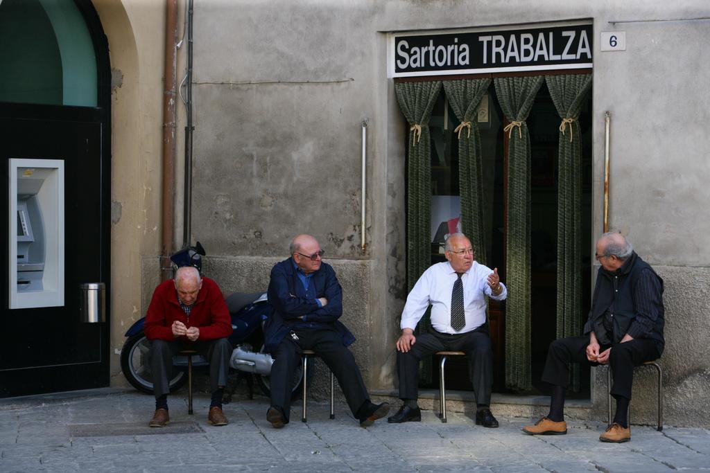 Hotel Palazzo Brunamonti Bevagna ภายนอก รูปภาพ
